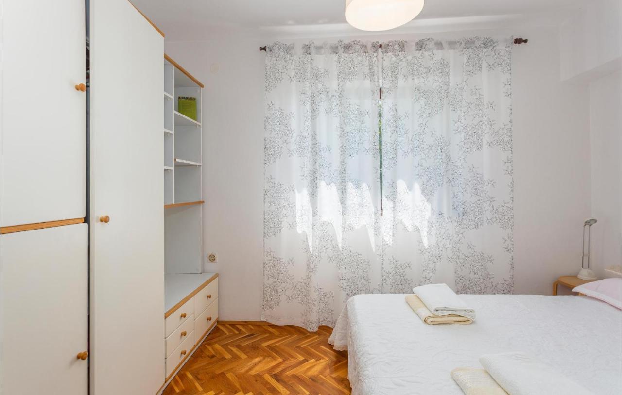 Beautiful Apartment In Omisalj With Kitchen Екстериор снимка