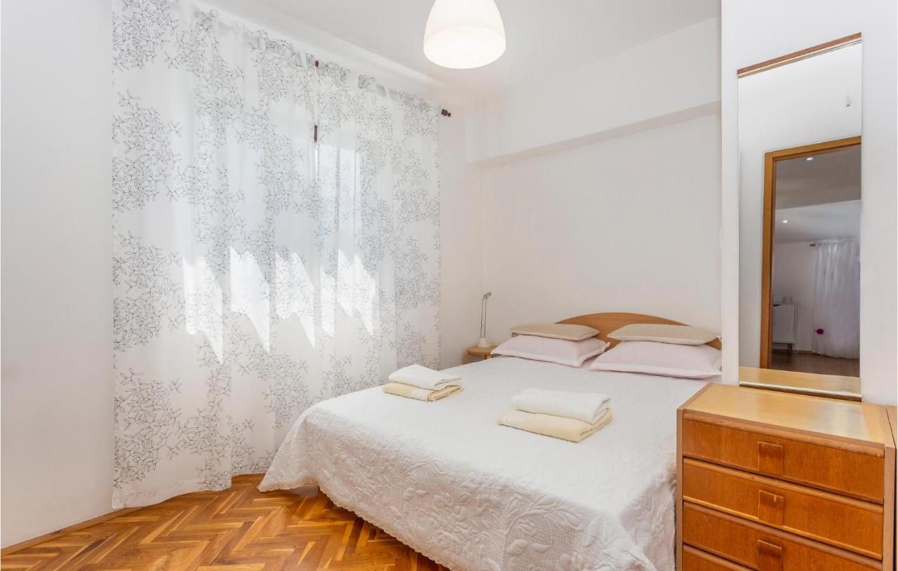 Beautiful Apartment In Omisalj With Kitchen Екстериор снимка